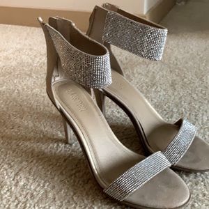 Kenneth Cole diamond Heels